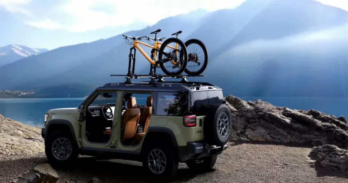 Jeep Recon EV 2026 Moab dengan gril tujuh slot bercahaya dan lampu siang berbentuk U