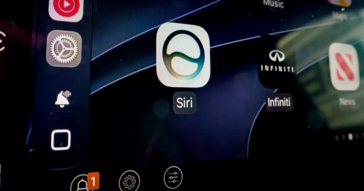 Siri AI di iOS 27 CarPlay menampilkan antarmuka percakapan modern