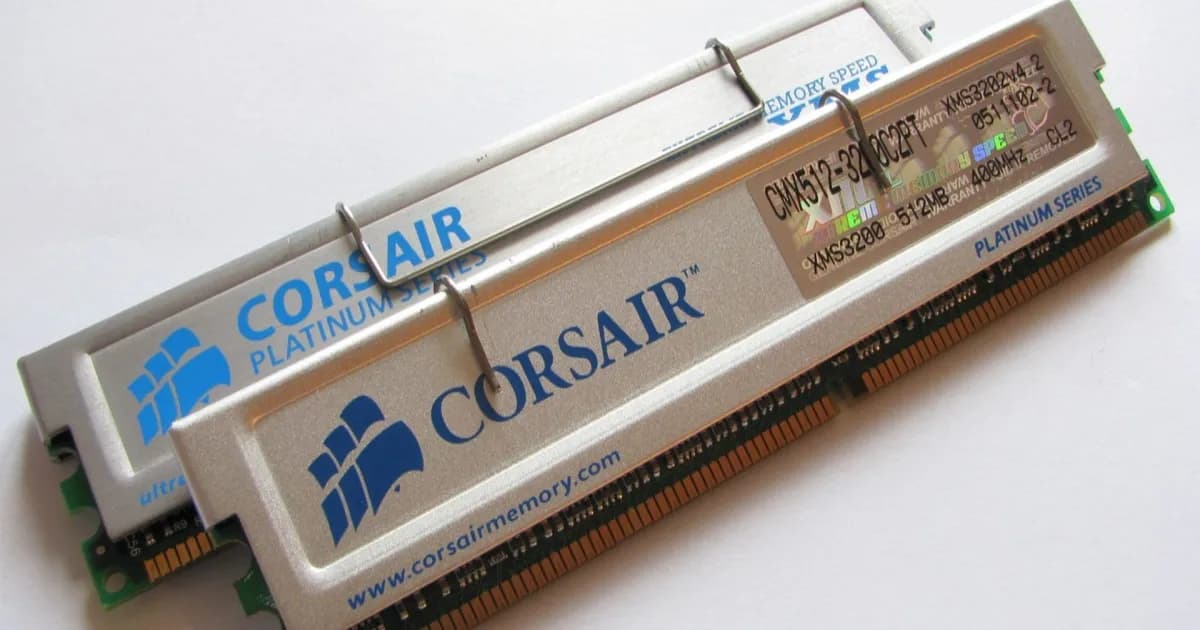 Ilustrasi motherboard DDR1 dan prosesor Core 2 Quad untuk menjalankan Windows 11
