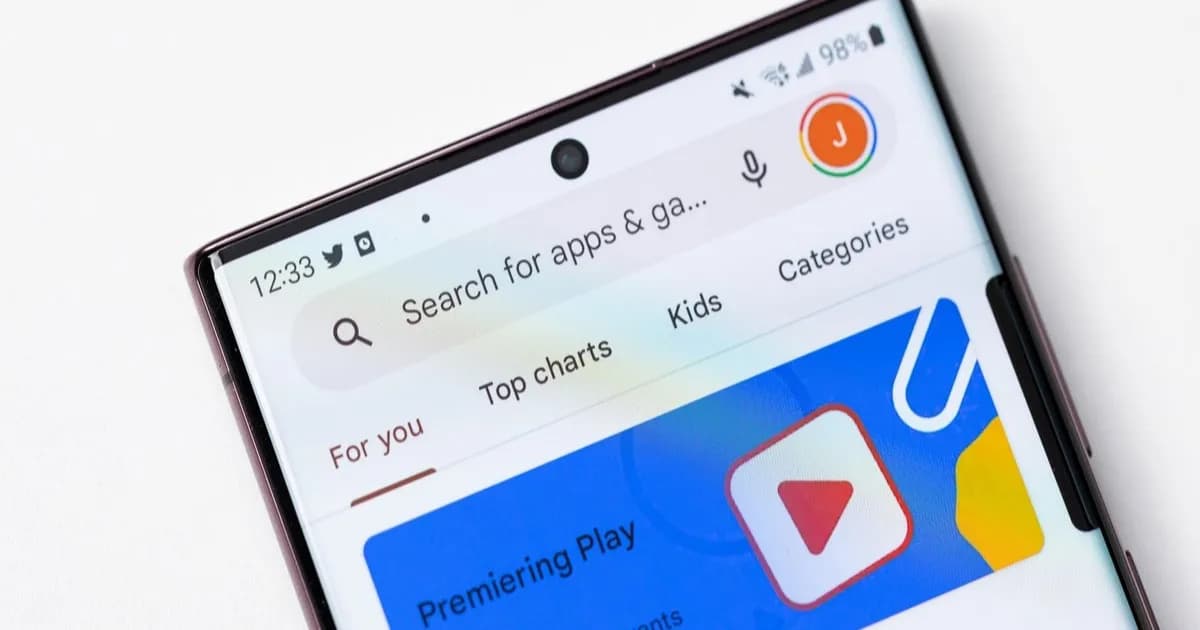 Tampilan Google Play Store di ponsel Android dengan fitur Gemini terintegrasi