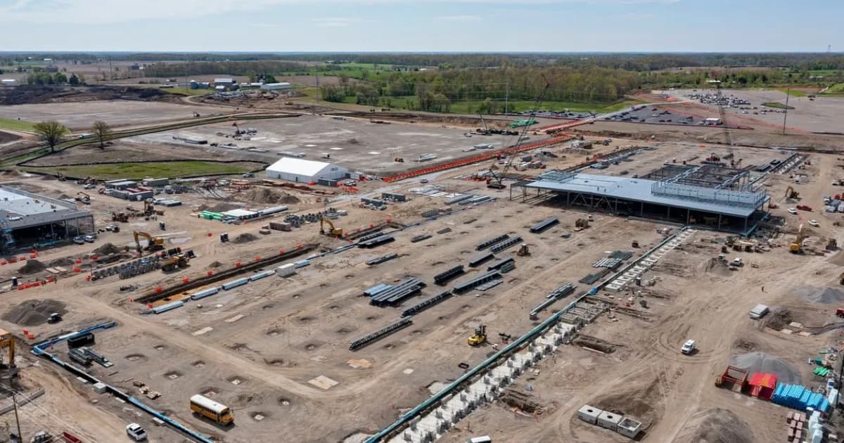 Ilustrasi protes warga terhadap pembangunan data center raksasa di area pedesaan Michigan