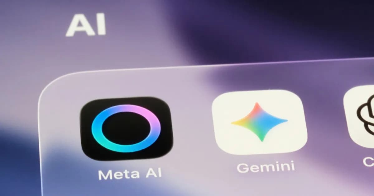 Layar ponsel menampilkan logo Meta AI dan Gemini