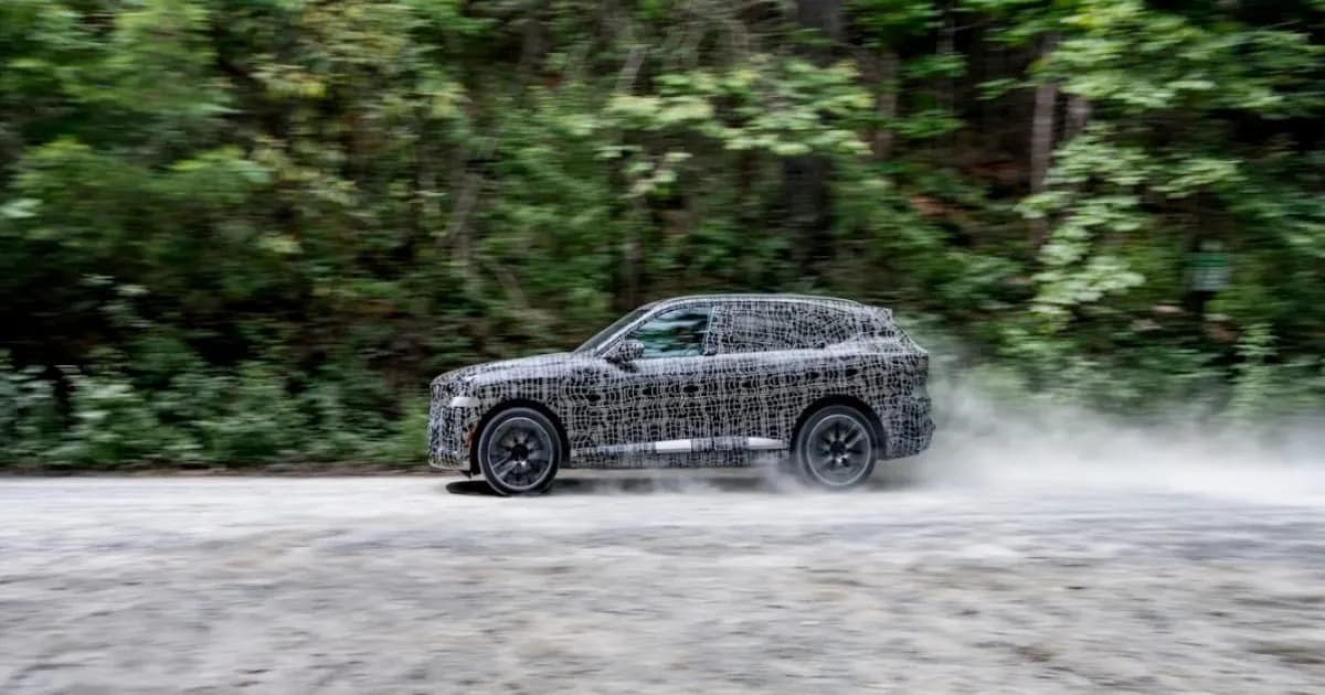 BMW iX5 60 xDrive tampak depan dengan desain Neue Klasse