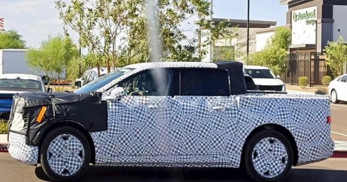 Ford midsize EV pickup prototipe saat uji coba di Arizona