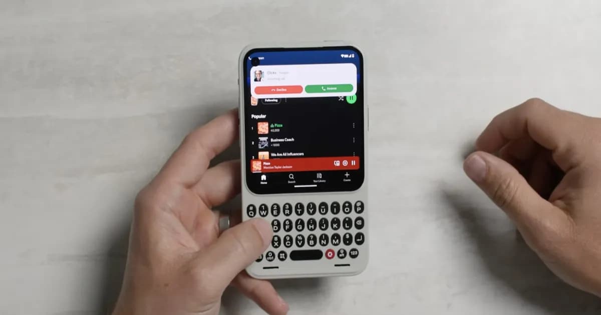 Clicks Communicator smartphone dengan keyboard fisik dalam demo langsung pertama