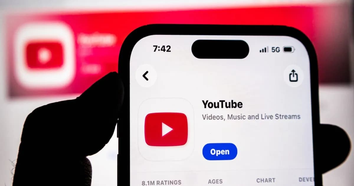 Ilustrasi perbandingan harga YouTube Premium di App Store dan situs web