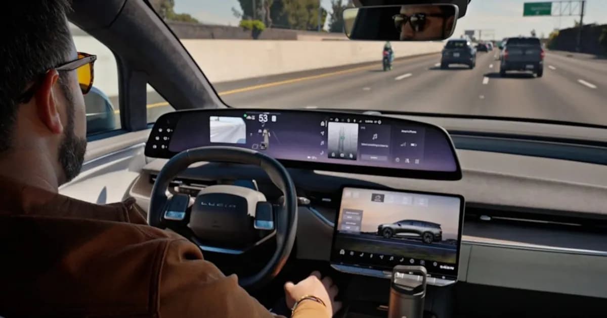 Mobil listrik Lucid Gravity dengan fitur mengemudi hands-free
