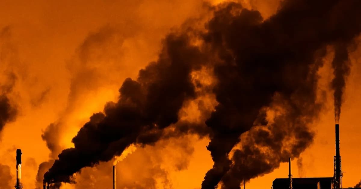 Ilustrasi emisi karbon dari pusat data dan infrastruktur AI Google dan Amazon