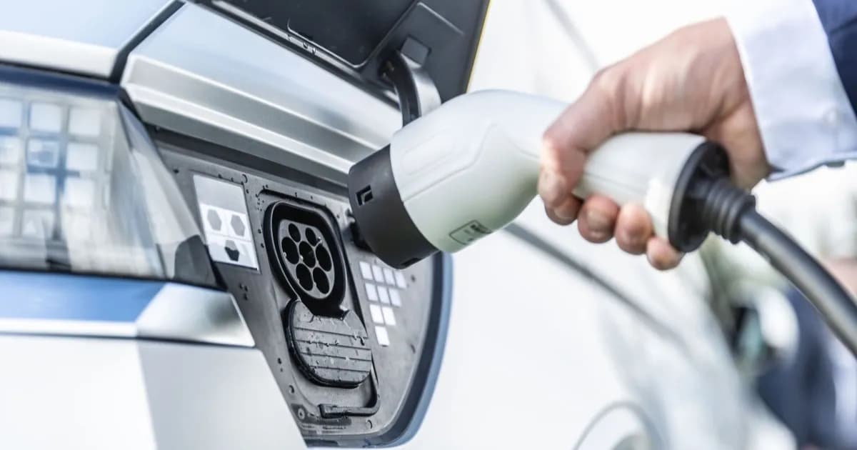 Ilustrasi mobil listrik modern dengan baterai yang tahan lama
