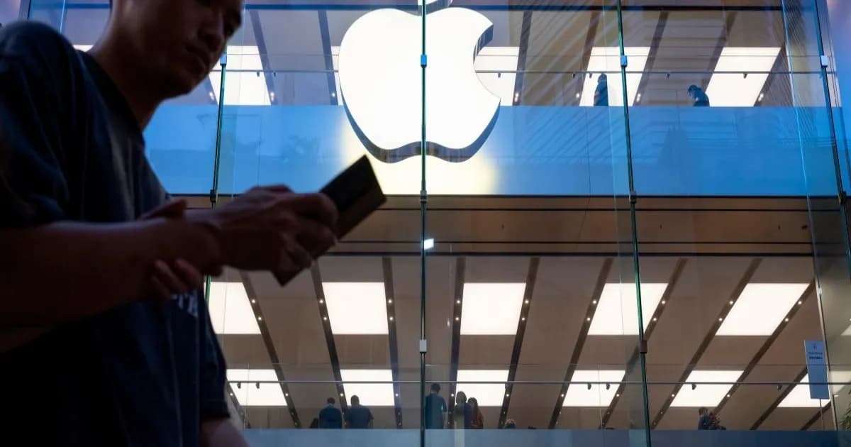 Ilustrasi logo Apple dengan ikon pembayaran kartu kredit dan debit di India