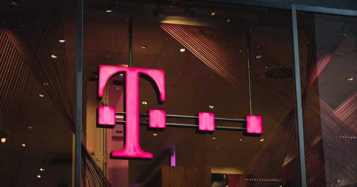 Ilustrasi logo T-Mobile dengan latar belakang kota New York, simbol perubahan kebijakan operator seluler