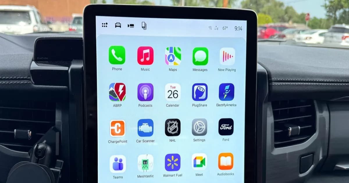 Ilustrasi pengaturan aplikasi Apple CarPlay di iPhone