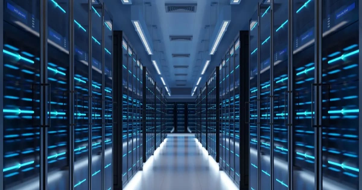 Ilustrasi gedung data center modern dengan pencahayaan biru di malam hari