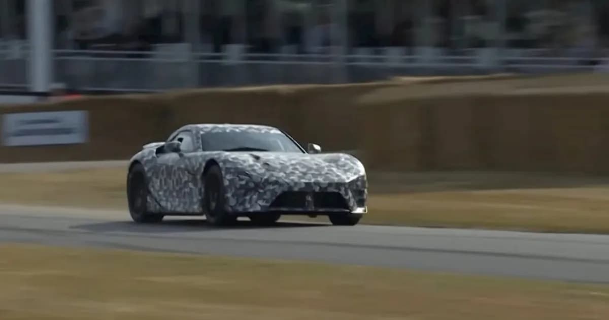 Lexus LFA EV prototipe melaju di Goodwood FOS dengan kamuflase