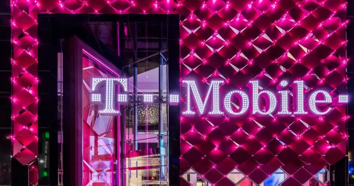 Ilustrasi iPhone 18 Pro dengan logo T-Mobile dan Verizon yang menunjukkan kebijakan penguncian perangkat baru