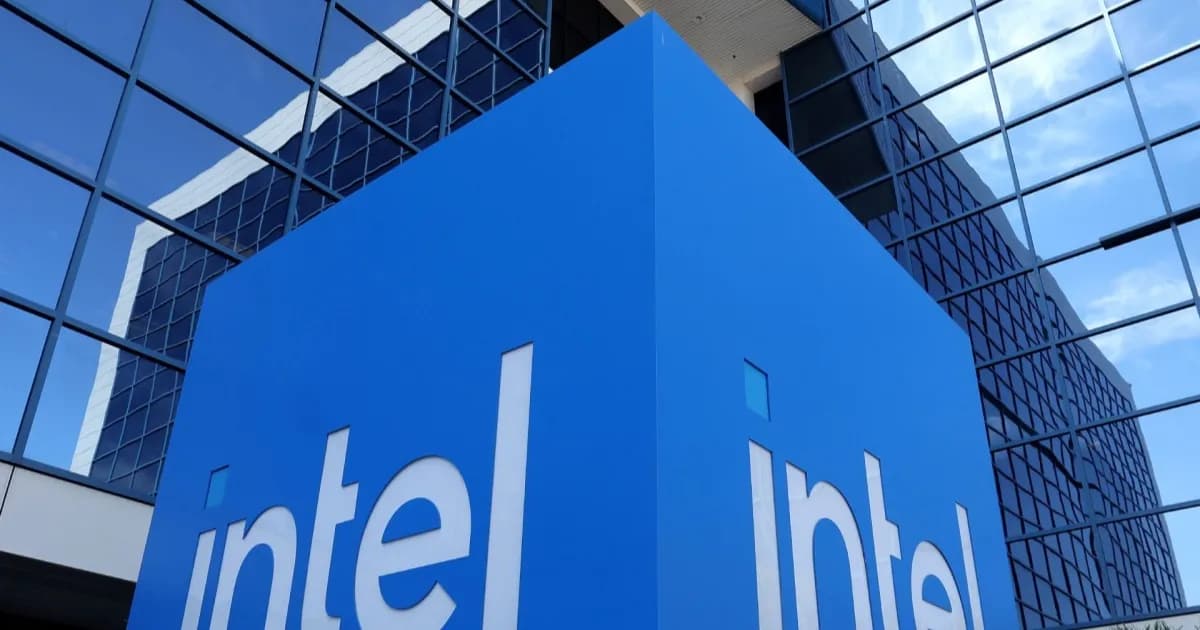 Pemandangan udara kampus Leixlip milik Intel di County Kildare, Irlandia