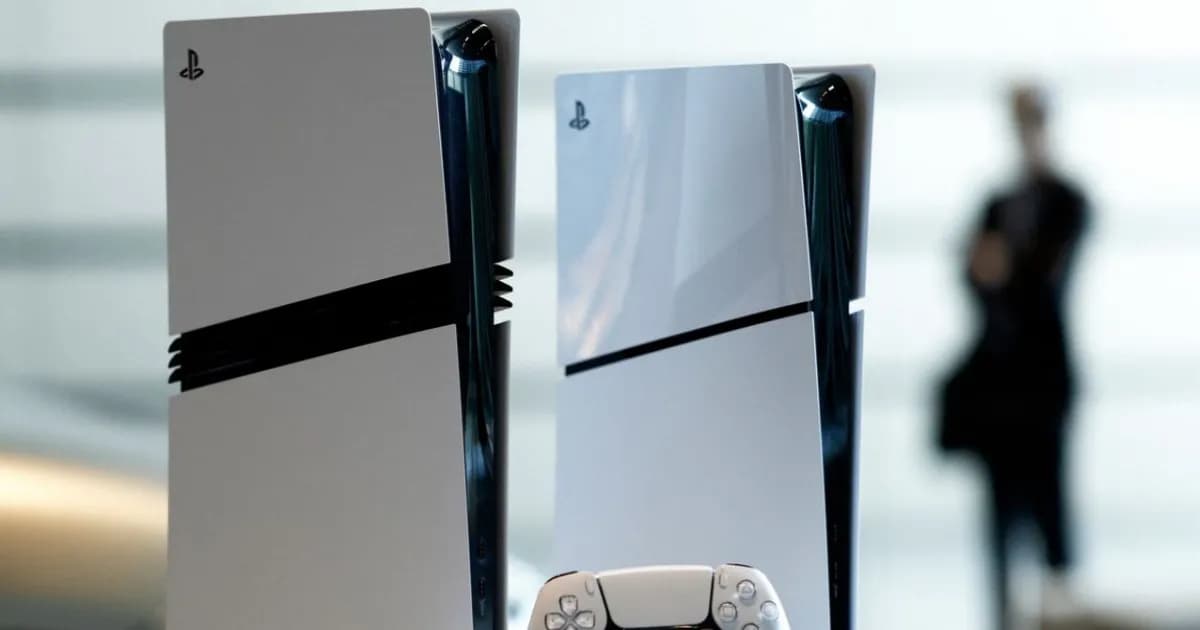 Konsol PlayStation 5 dengan logo Fulu di latar belakang