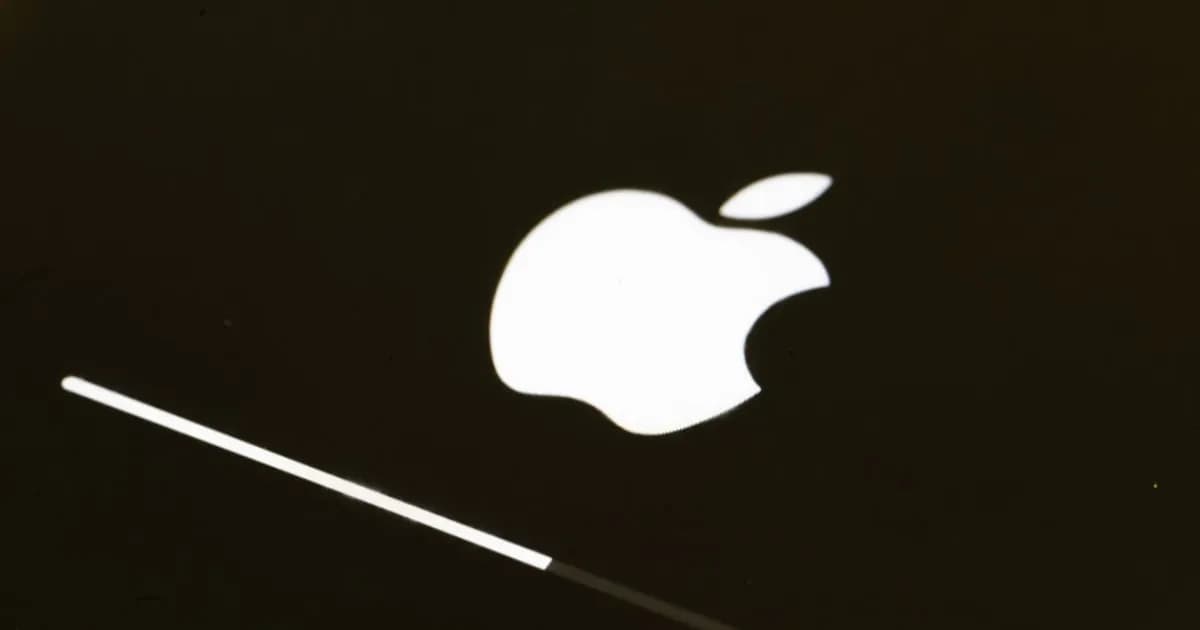 Ilustrasi pembaruan iOS 26.6 di iPhone dengan fitur persiapan Siri AI dan batas blokir kontak