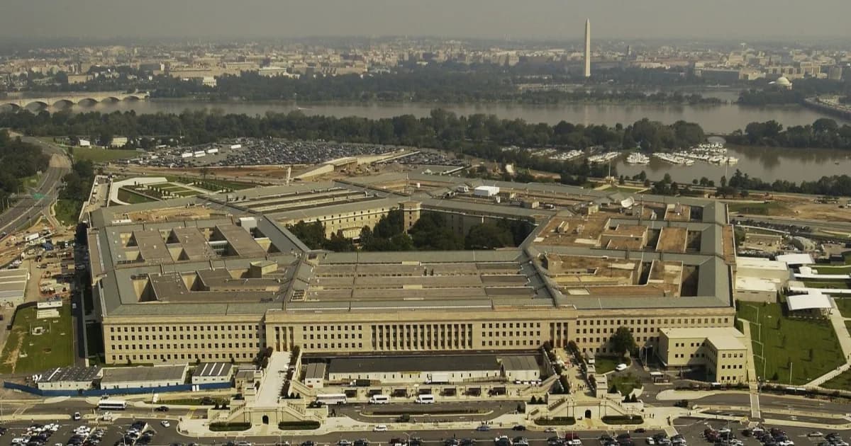 Ilustrasi US Army dan teknologi AI dengan latar belakang peta digital