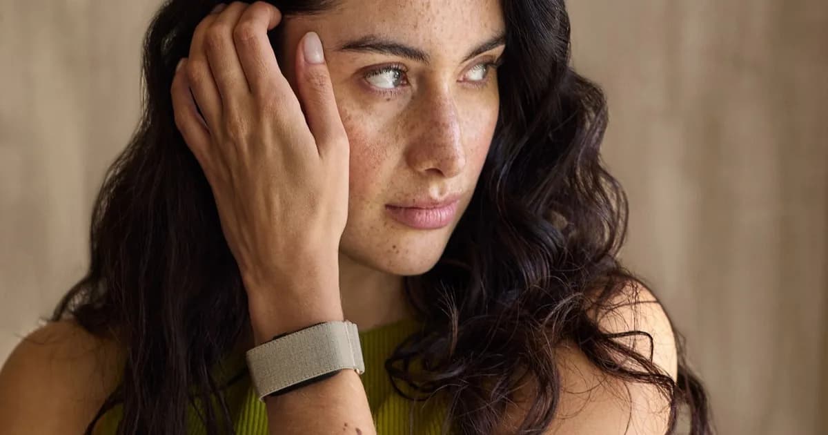 Garmin Cirqa fitness tracker tanpa layar dengan aksesori