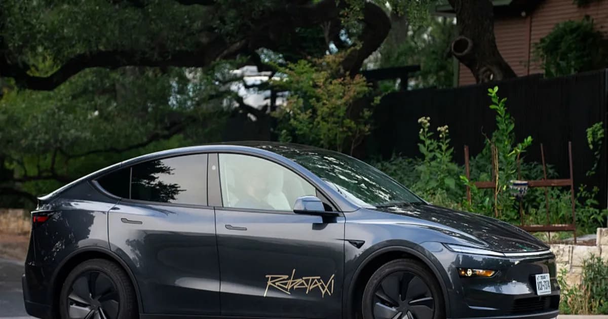 Grafik penurunan jarak tempuh Tesla Robotaxi di Q2 2026