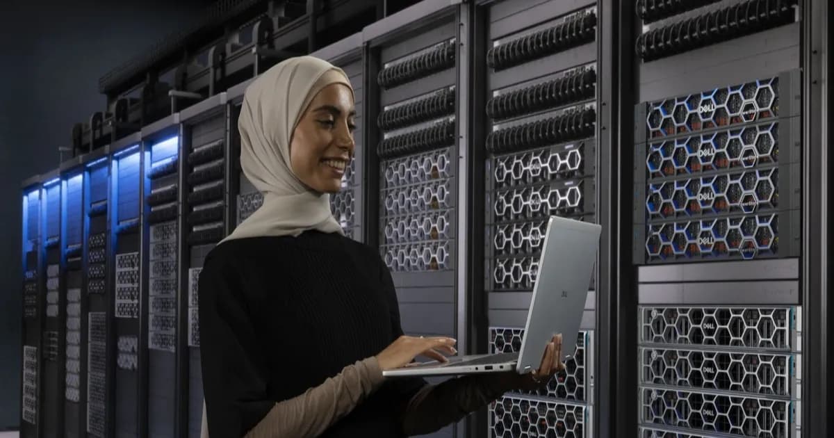 Ilustrasi data center dengan rak server dan lampu menyala yang menjadi pusat utang AI hingga US$500 miliar