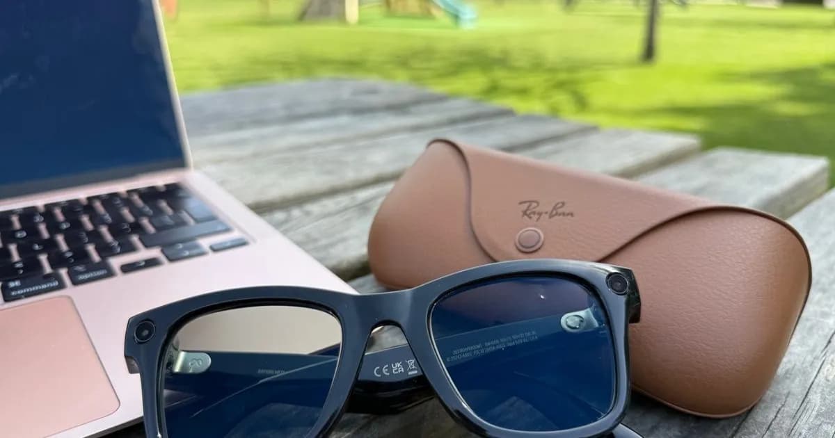 Kacamata Ray-Ban Meta dengan indikator LED perekaman