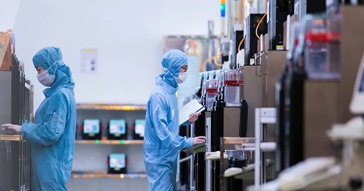 Ilustrasi mesin litografi DUV imersi buatan China untuk produksi chip semikonduktor