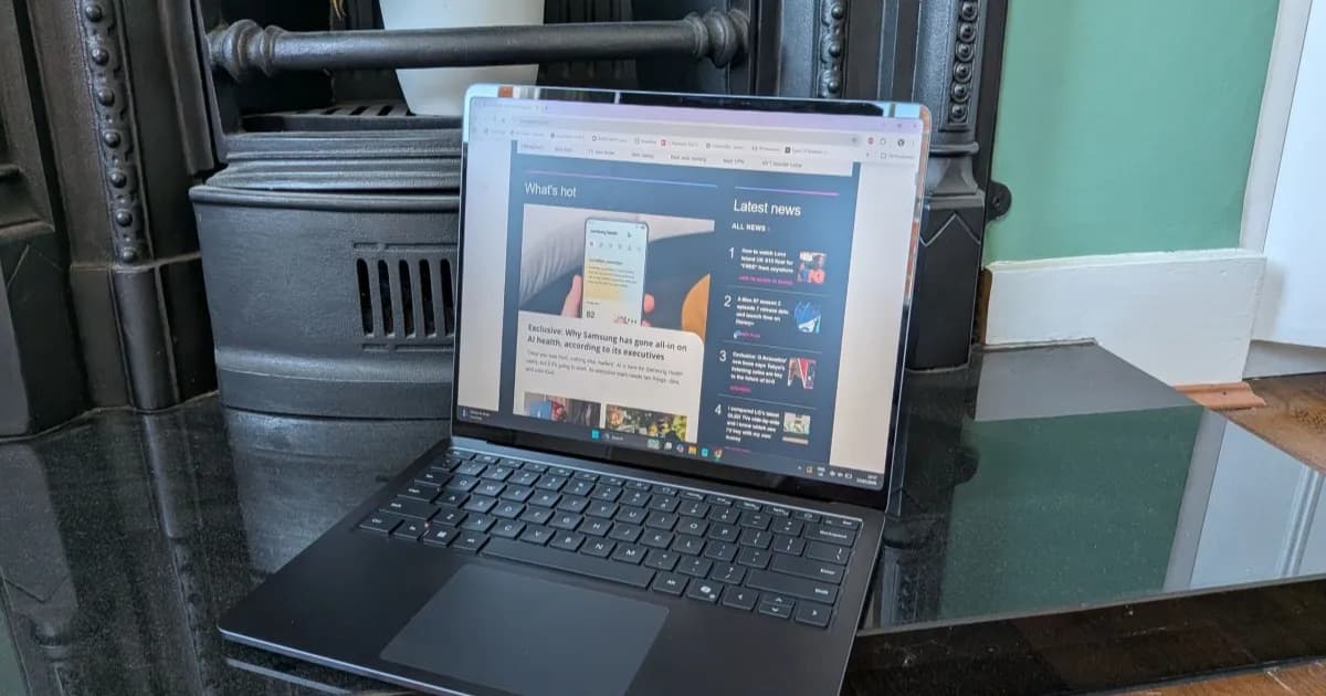 Microsoft Surface Laptop for Business dengan desain aluminium anodized hitam