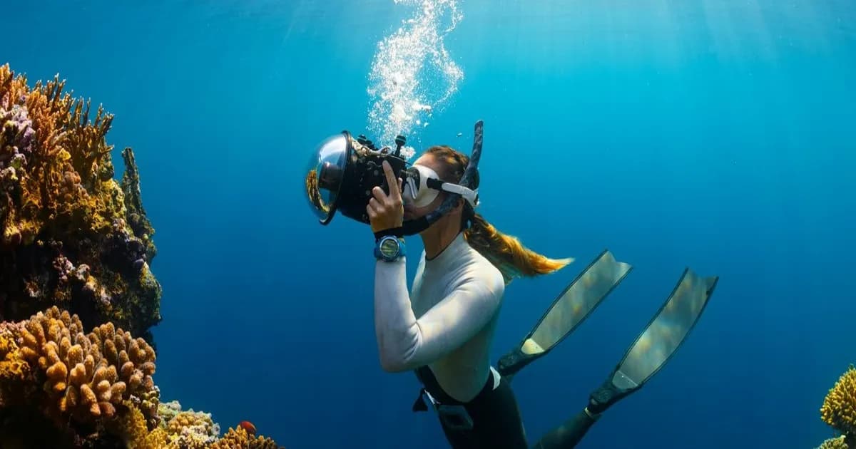 Robot bawah air AI mengamati gelembung penyelam di danau untuk deteksi laju pernapasan