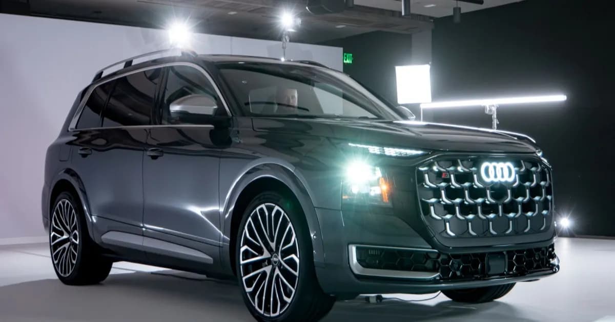2027 Audi Q9 dan SQ9 tampak depan dengan pencahayaan LED penuh.