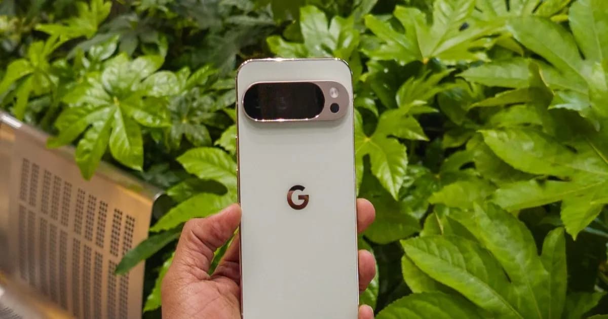 Pixel 11 Pro XL dengan layar Super Actua dan tiga kamera belakang