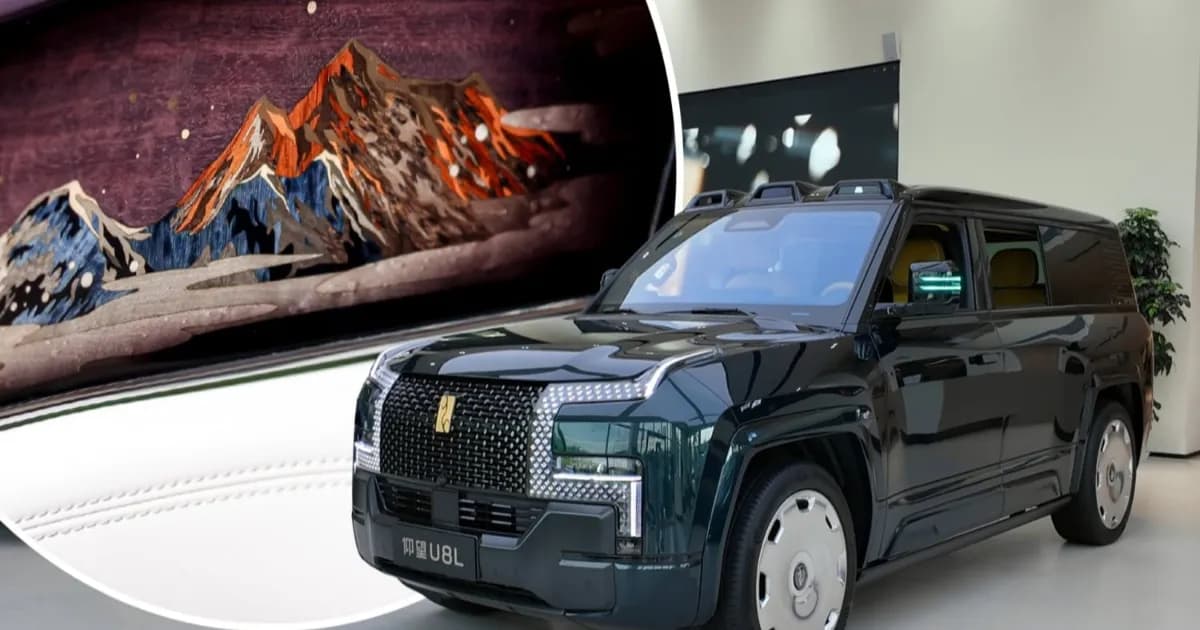SUV mewah Yangwang U8L varian empat kursi dari BYD dengan harga 216 ribu USD