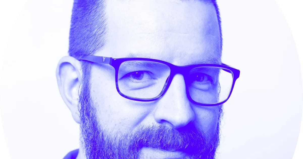 Sleevenote Day One Edition pemutar musik digital karya Tom Vek