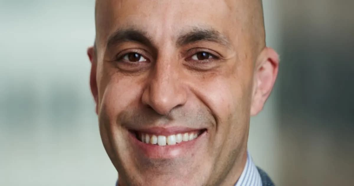 CEO Databricks Ali Ghodsi mengumumkan pendanaan $5 miliar dengan valuasi $190 miliar