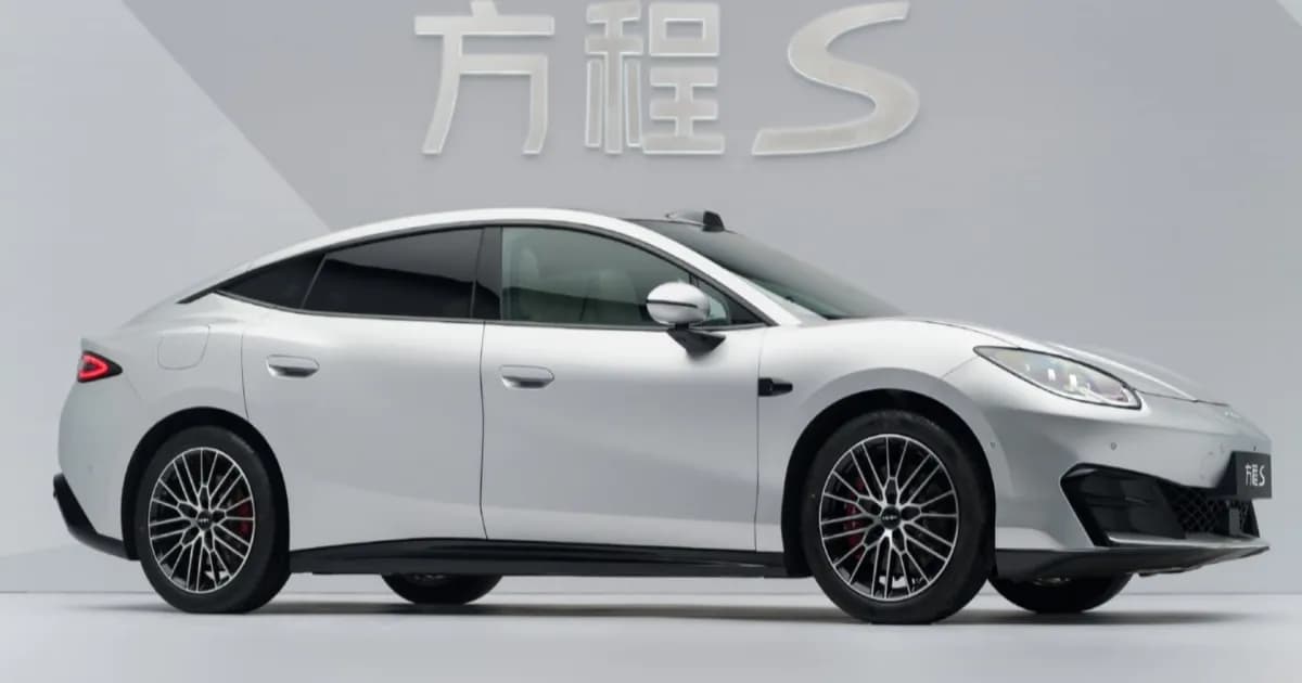 Fang Cheng Bao Formula S liftback dengan desain sporty dan LiDAR di atap