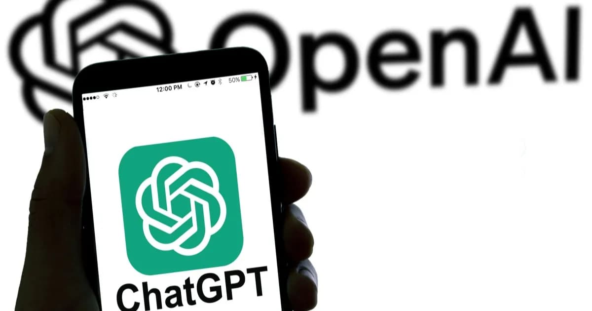 Ilustrasi logo ChatGPT di layar smartphone dengan latar belakang gelap