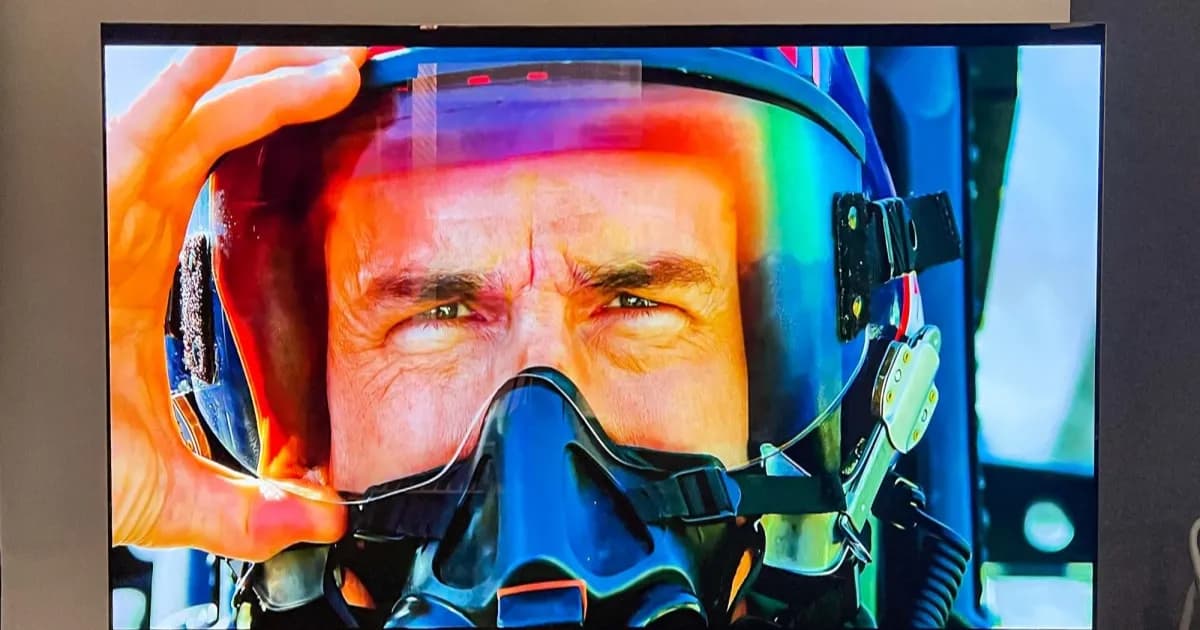 Ilustrasi TV OLED dengan gejala burn-in di area bawah layar
