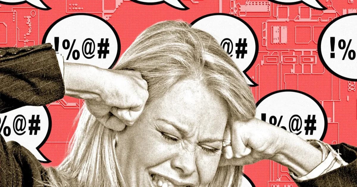 Adjuster asuransi melihat data klaim di layar komputer dengan aplikasi AI