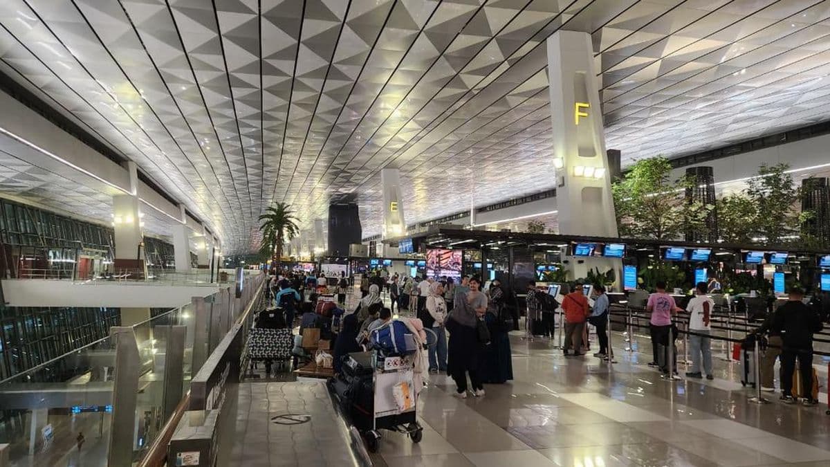 Empat Bandara Ditutup Akibat Erupsi Anak Krakatau, Ini Bandara Alternatif yang Masih Aktif