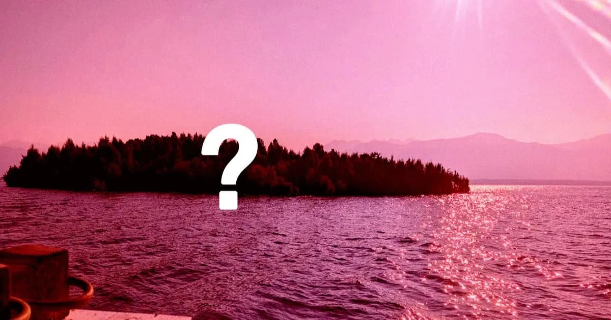Ilustrasi pulau misterius yang muncul dan menghilang di Williston Lake, Kanada dengan tanda tanya