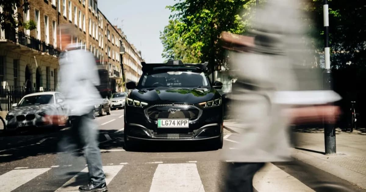 Ford Mustang Mach-E otonom Uber dan Wayve melintas di jalanan London