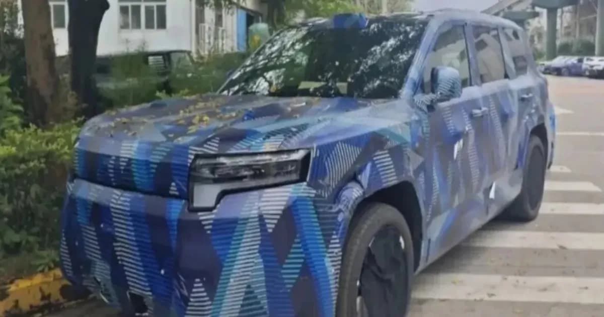 BYD Fang Cheng Bao Ti 6 terlihat di China sebagai alternatif BYD Ti 7 yang lebih murah