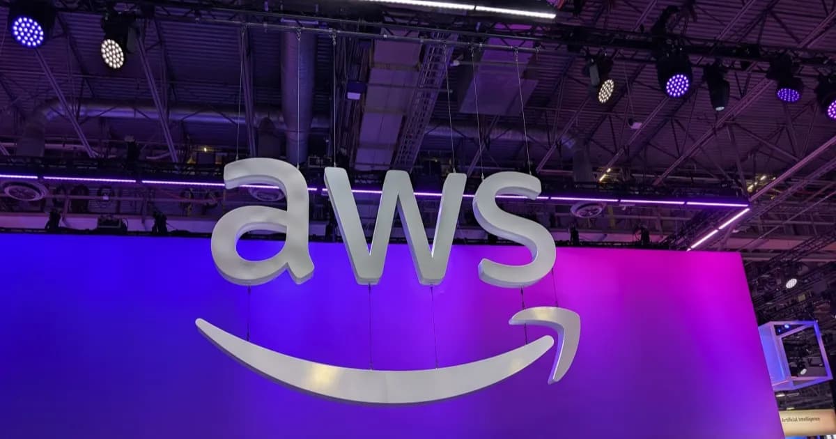 Kolaborasi Qualcomm dan AWS untuk infrastruktur AI data center dengan silikon inferensi dan konektivitas optik