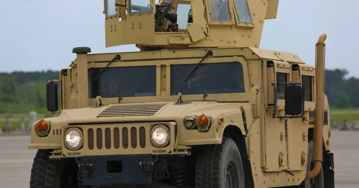 Humvee M1151 Enhanced Armament Carrier buatan Amerika Serikat yang digunakan militer Ukraina