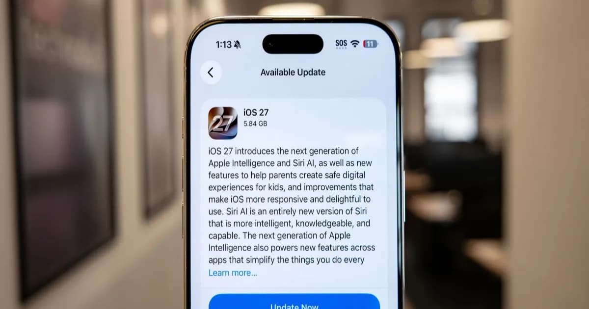 Tampilan iOS 27 dengan fitur Siri AI pada layar iPhone