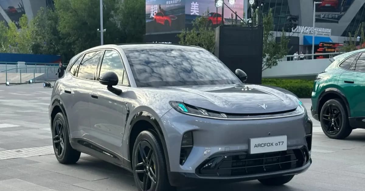 Arcfox Alpha T7, SUV listrik BAIC dengan light strip Star Pupil dan sistem Huawei Qiankun ADS 5