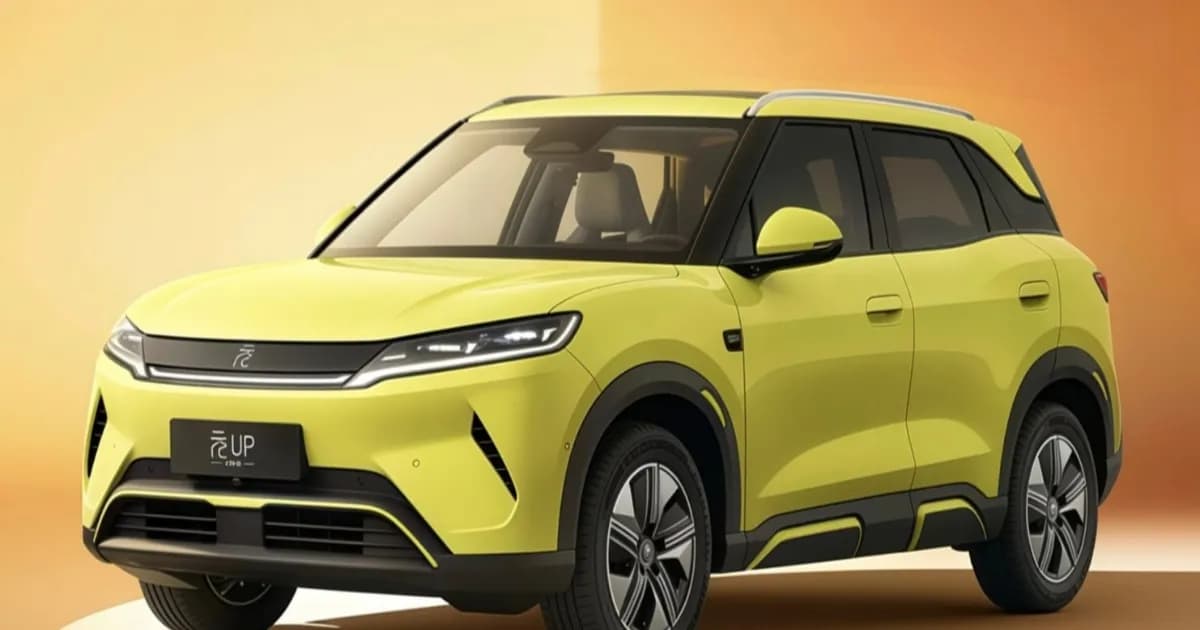 2027 BYD Yuan UP Feichi Edition atau Atto 2 dengan warna Energetic Yellow tampak depan