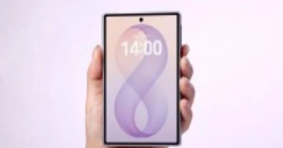 Samsung Galaxy Z Fold8 dalam posisi terbuka menampilkan layar lipat lebar