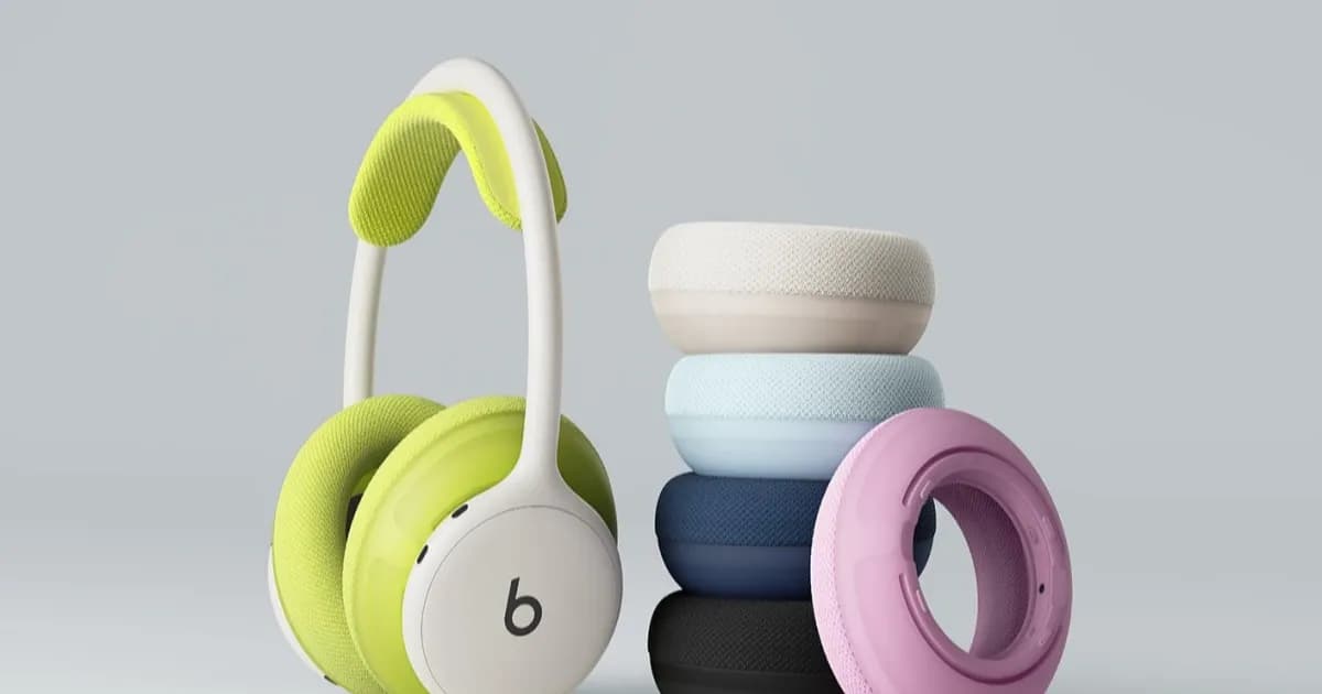 Beats 360 headphone full-sized dengan headband dan bantalan yang bisa diganti serta rating IPX4